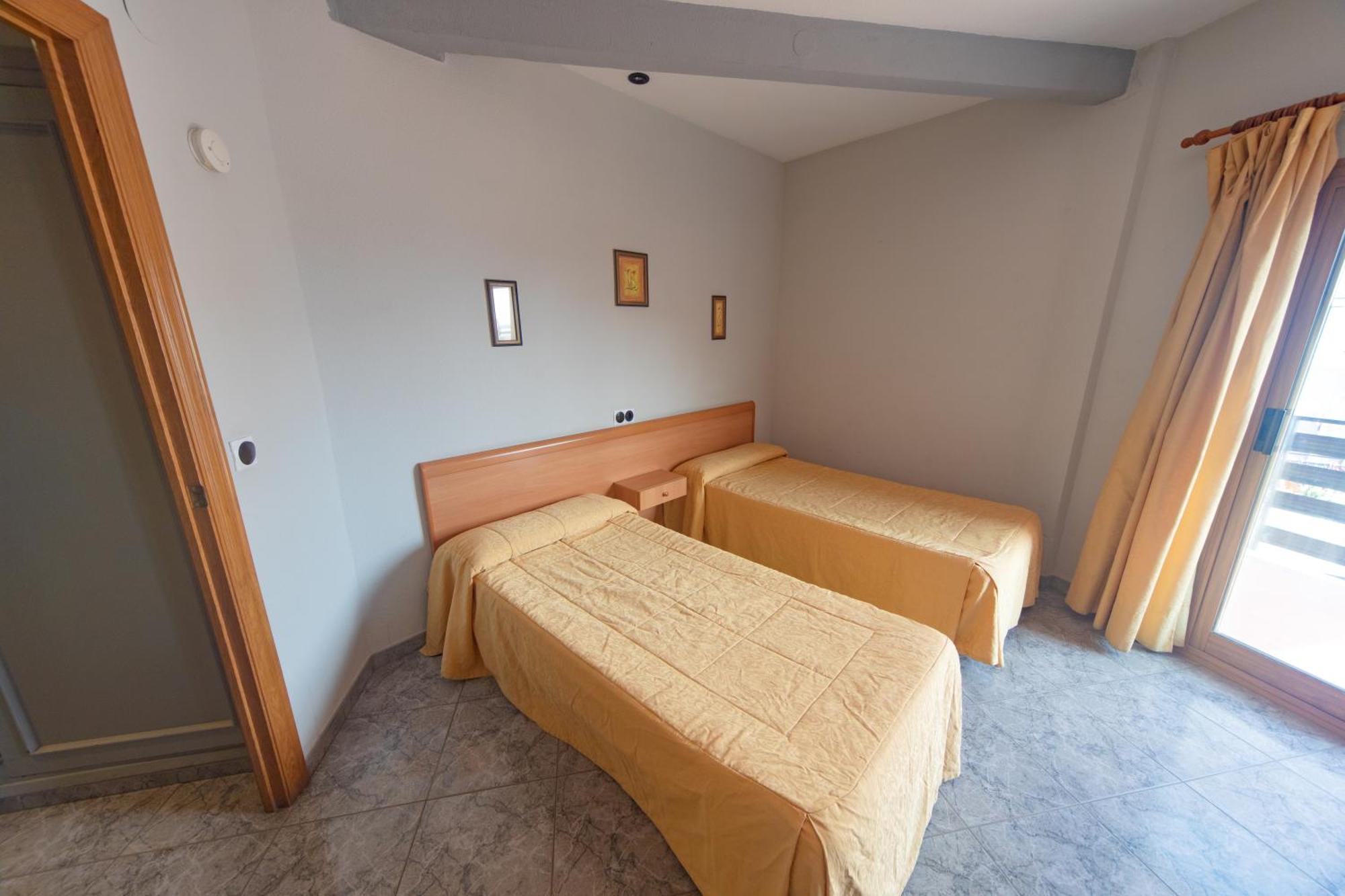 Hostal Virginia Favareta Buitenkant foto