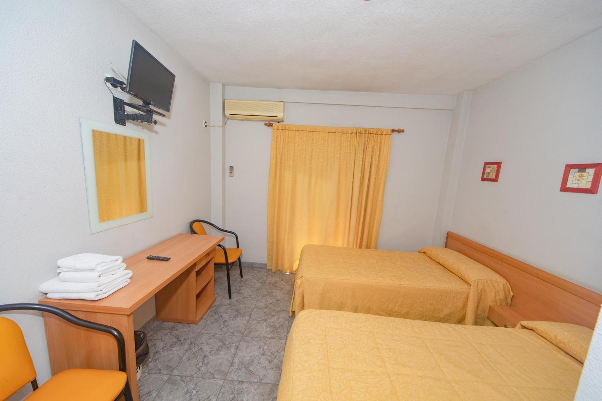 Hostal Virginia Favareta Buitenkant foto