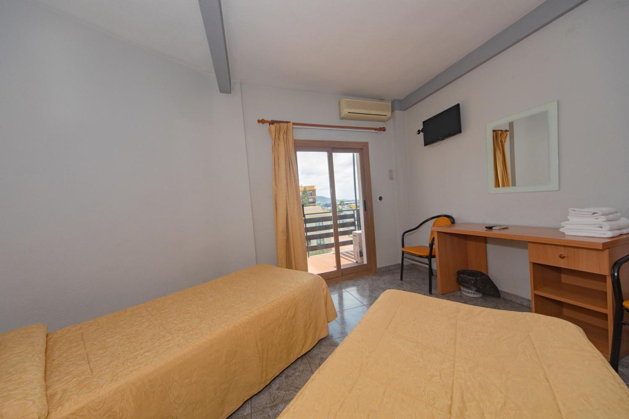 Hostal Virginia Favareta Buitenkant foto