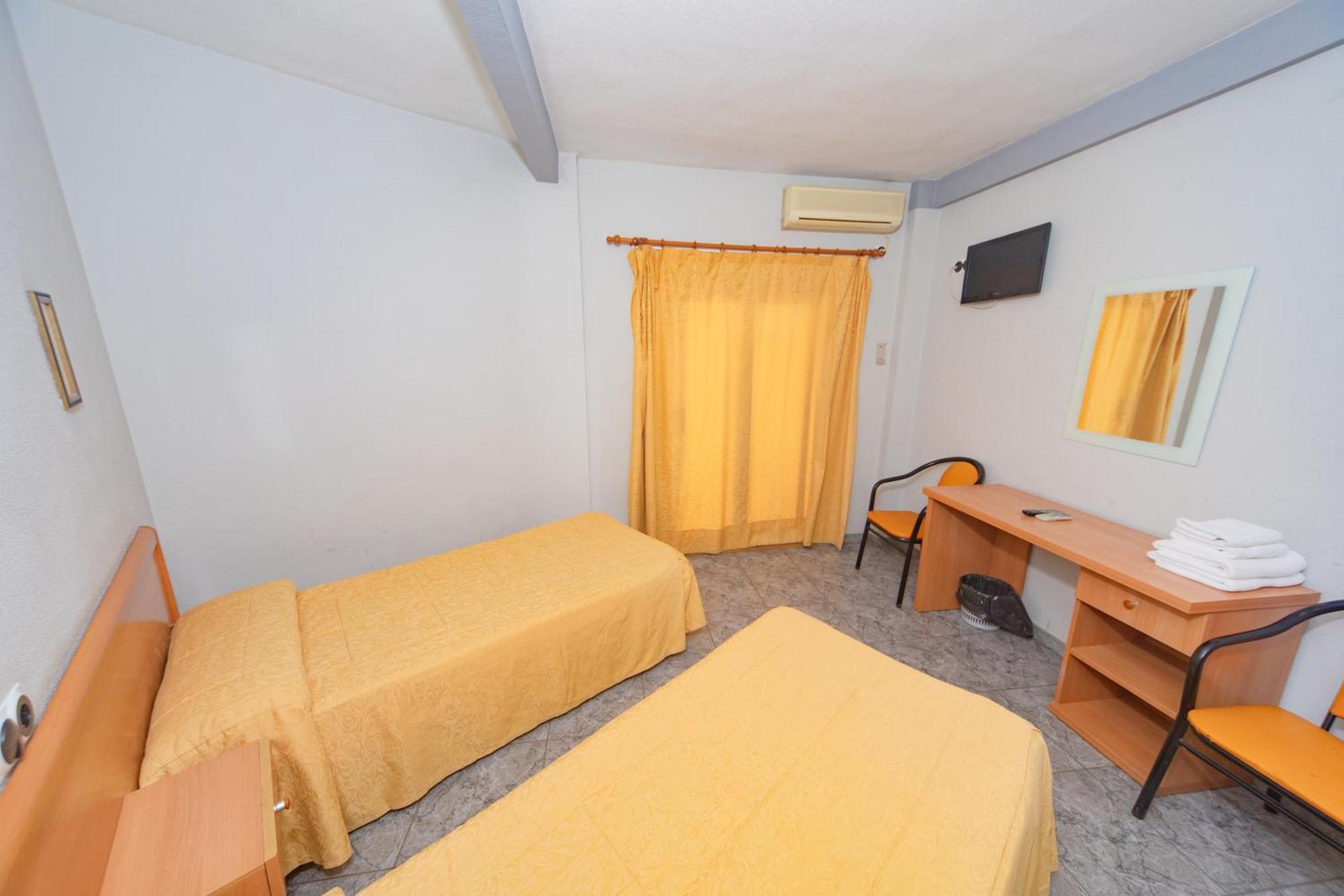 Hostal Virginia Favareta Buitenkant foto